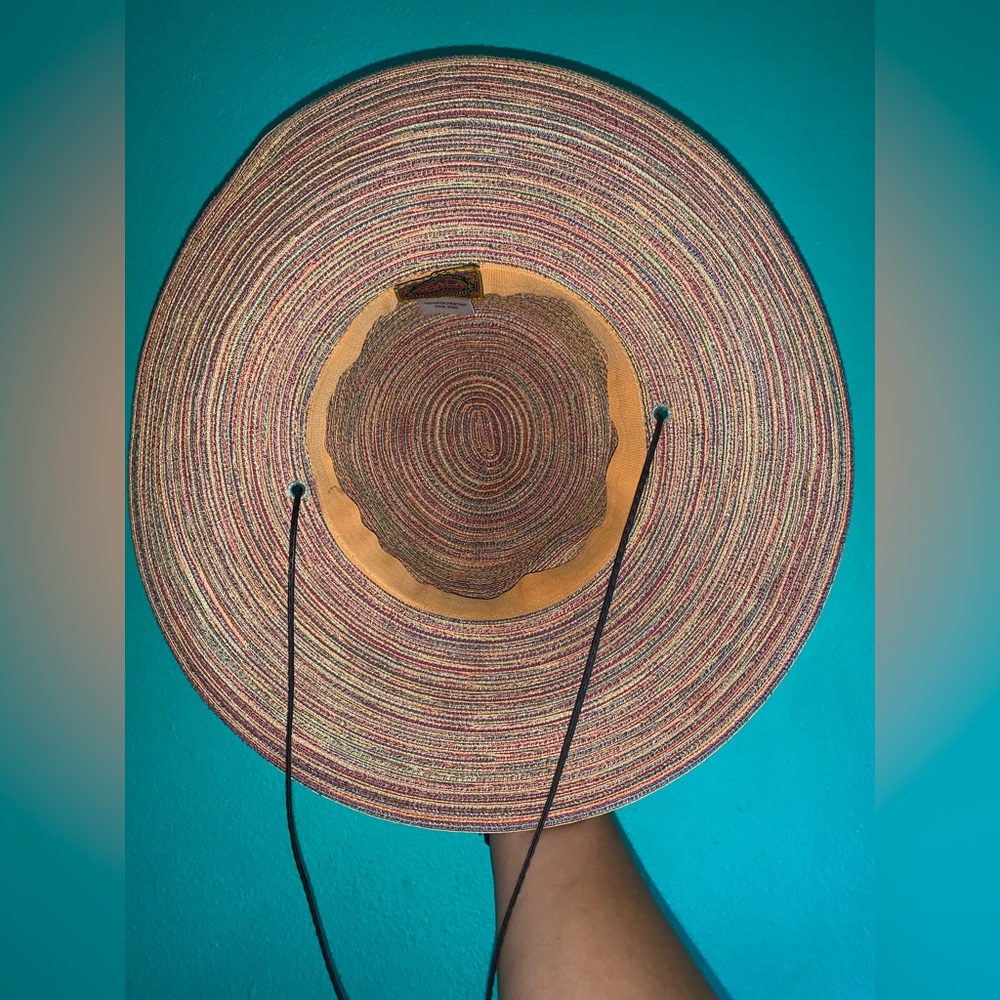 4 Different Hats - Picture 6 of 16